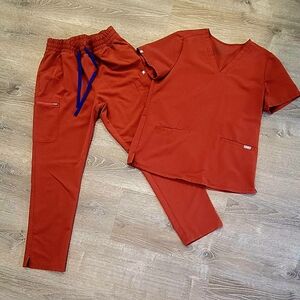 Figs Rust Scrub Set with Blue Accents Medium